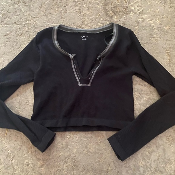 URBAN OUTFITTERS out from under black cropped longsleeve - Picture 3 of 5